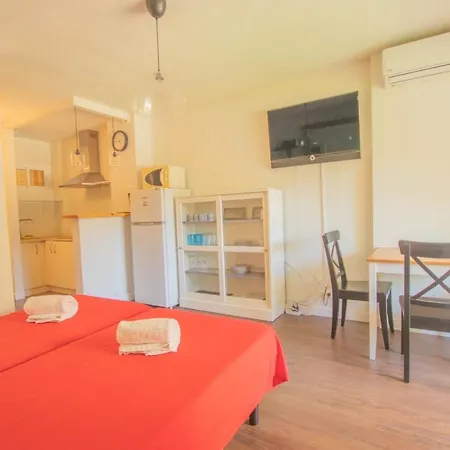 Seaside Vista Apartment: Pool Views Near Beach *